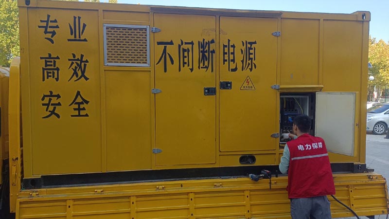 清水河柴油发电机组和UPS电源配合使用时，如何避免切换过程中的电力中断？